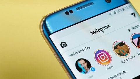 Come pubblicare vecchie foto in una storia Instagram